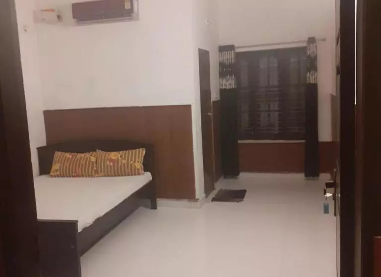 Capsule Hotel Tabish Inn