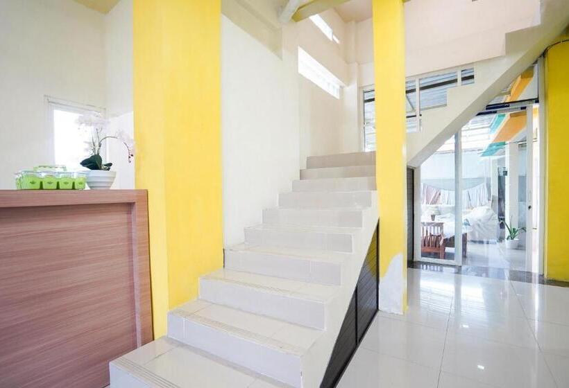 ホテル Fa Homestay Syariah At Babat Lamongan Mitra Reddoorz