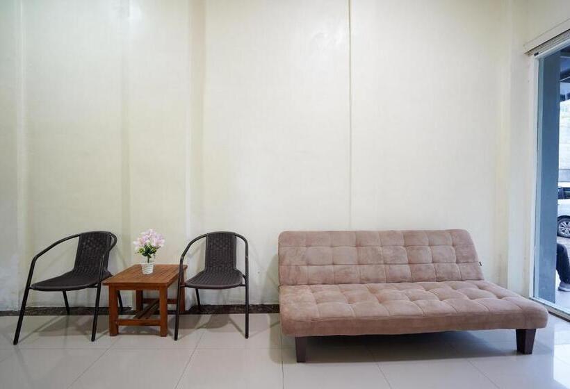 ホテル Fa Homestay Syariah At Babat Lamongan Mitra Reddoorz