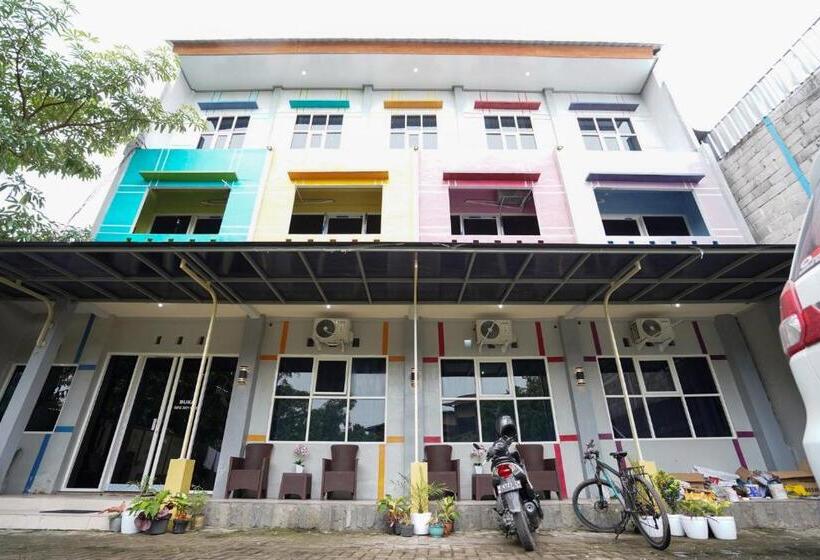 ホテル Fa Homestay Syariah At Babat Lamongan Mitra Reddoorz