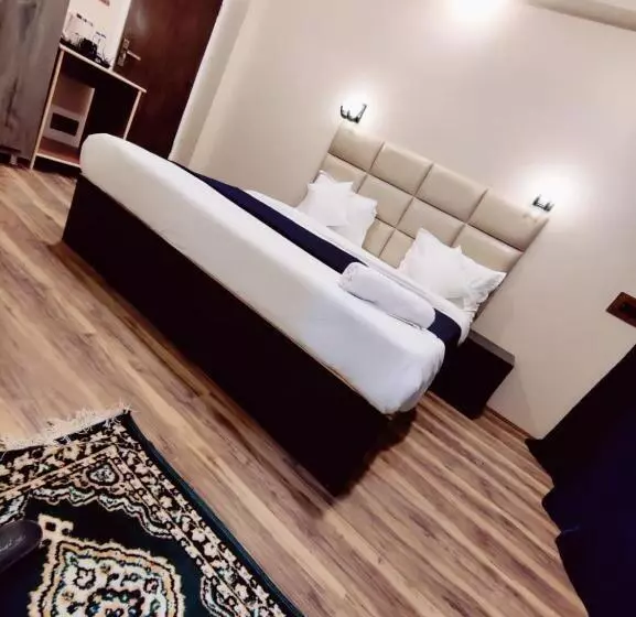 هتل Gulshan Palace