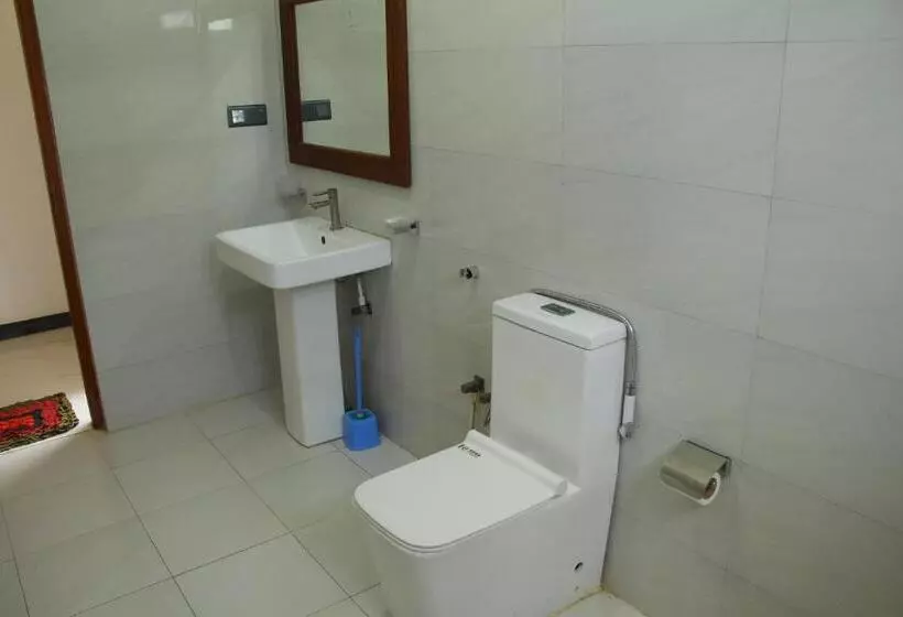 Hotelli Lihini Beach Villa