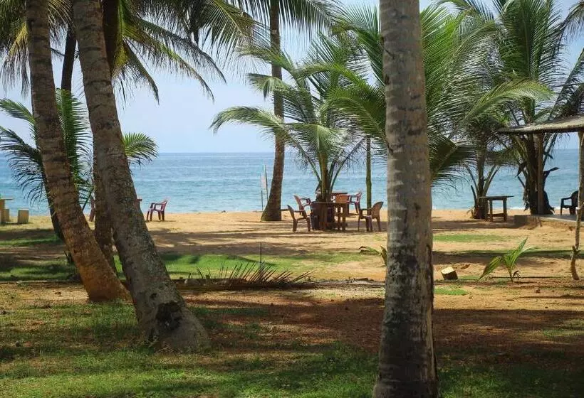 Hotelli Lihini Beach Villa