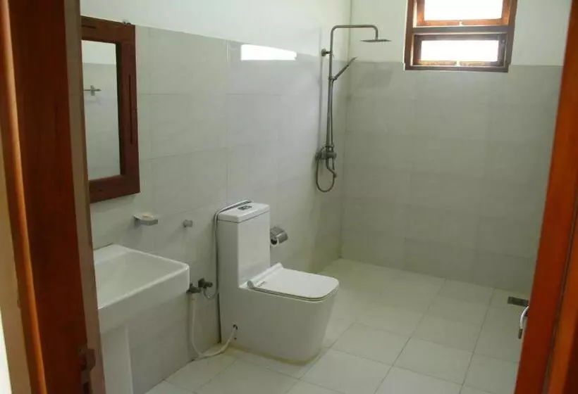Hotelli Lihini Beach Villa