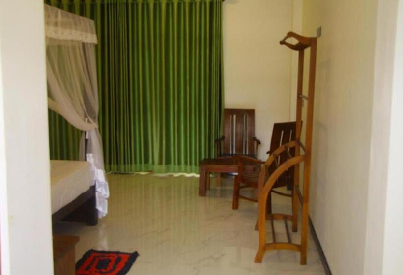 Отель Lihini Beach Villa