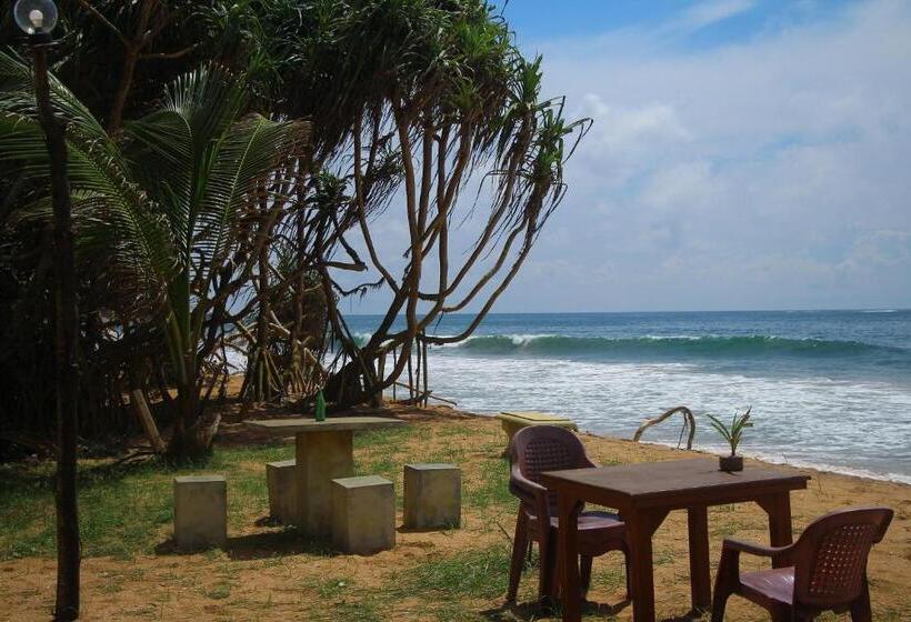 Отель Lihini Beach Villa