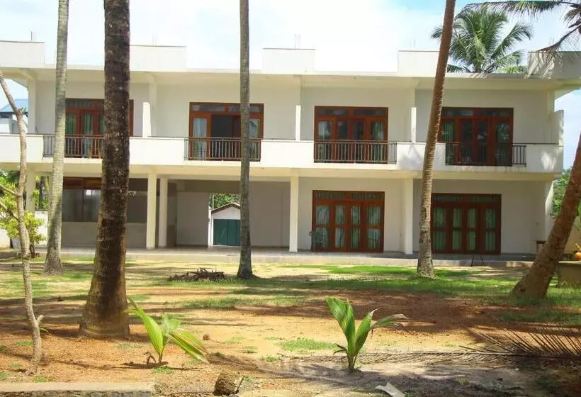 Hotelli Lihini Beach Villa