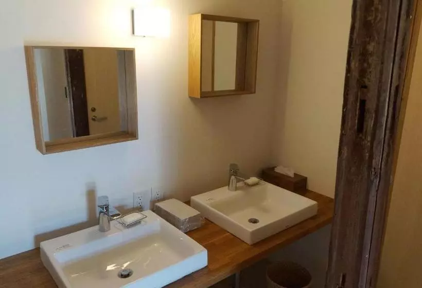 Hotelli 離島 宿navelの学校 三原港から船で14分