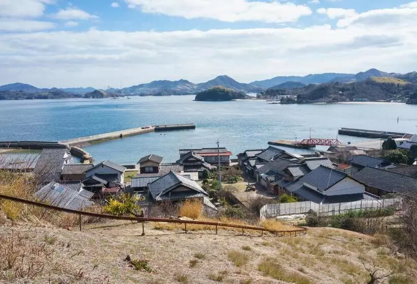 Hotelli 離島 宿navelの学校 三原港から船で14分