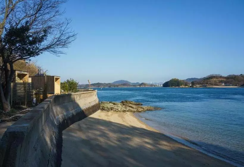 Hotelli 離島 宿navelの学校 三原港から船で14分