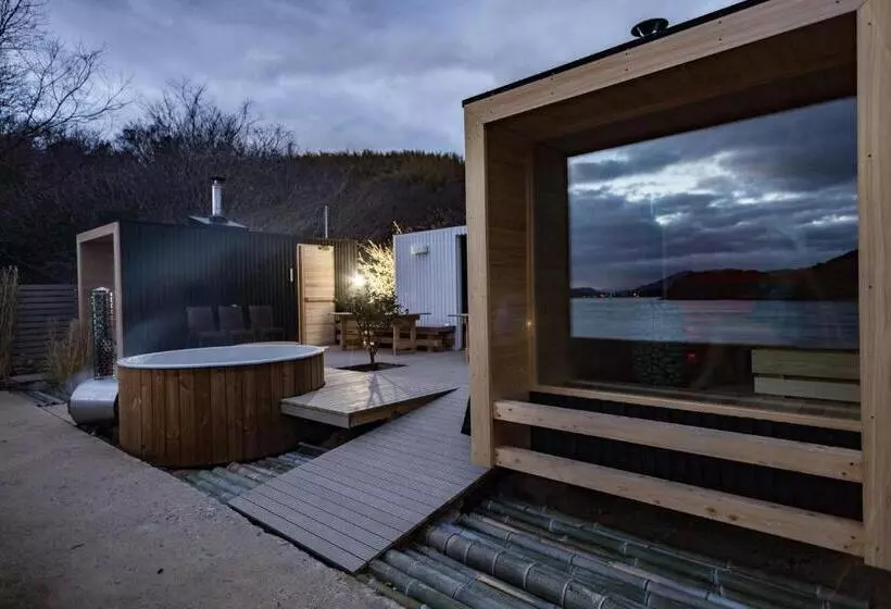 Hotelli 離島 宿navelの学校 三原港から船で14分