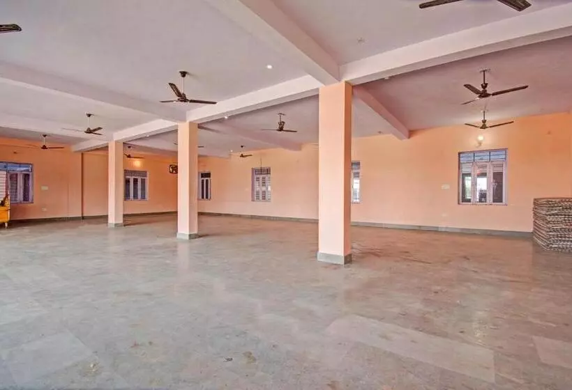 Hotelli Oyo Flagship 81025 Shri Dev