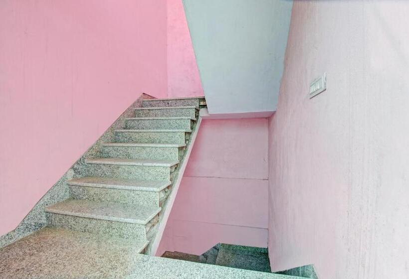 Hotel Oyo Flagship 81025 Shri Dev