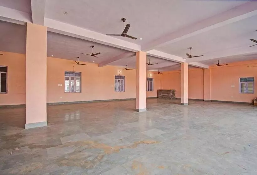 Hotelli Oyo Flagship 81025 Shri Dev