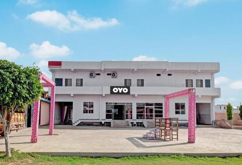 Hotel Oyo Flagship 81025 Shri Dev