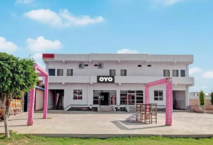 Hotelli Oyo Flagship 81025 Shri Dev
