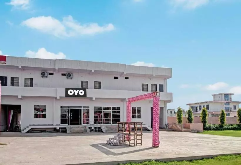 Hotelli Oyo Flagship 81025 Shri Dev