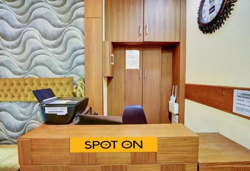 ホテル Oyo Spot On 81130 Manorama Residency