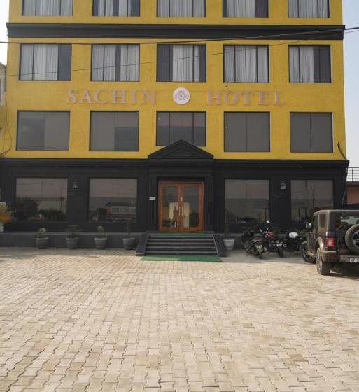 호텔 Sachin