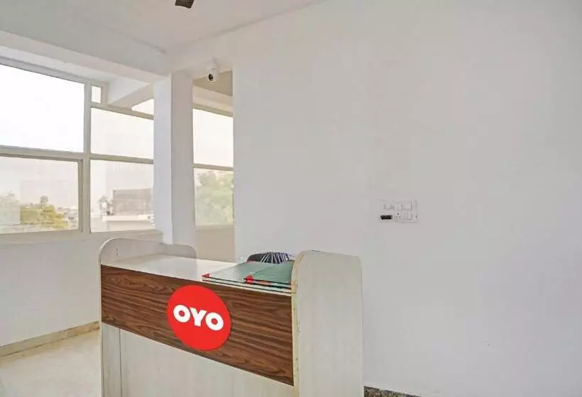 ホテル Super Oyo Flagship Green