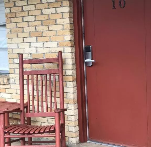 Ji1, King Guest Room At The Joplin Inn At Entrance To The Resort Hotel Room