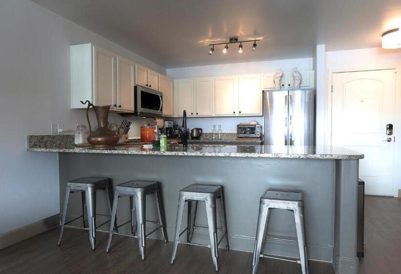 Modern Mountain Delight