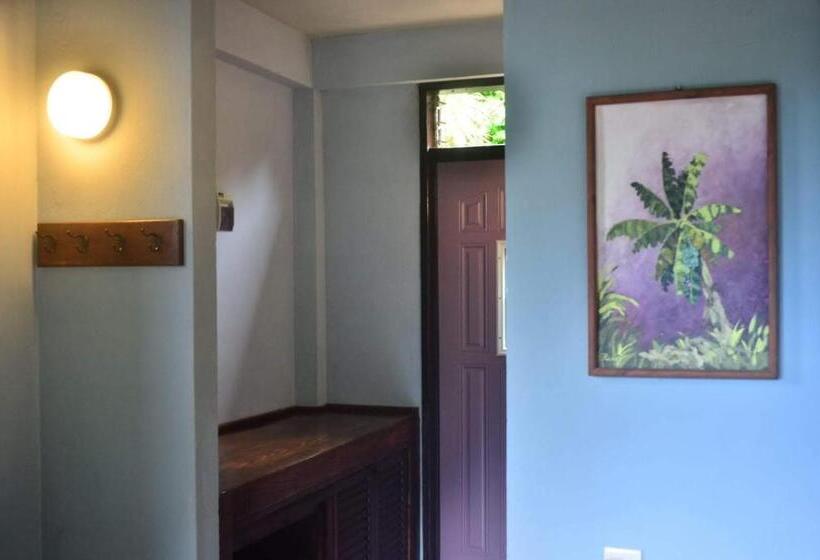 پانسیون Crescent Moon