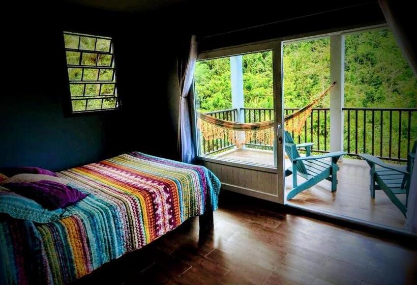 پانسیون Crescent Moon