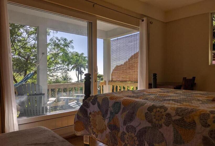 پانسیون Crescent Moon