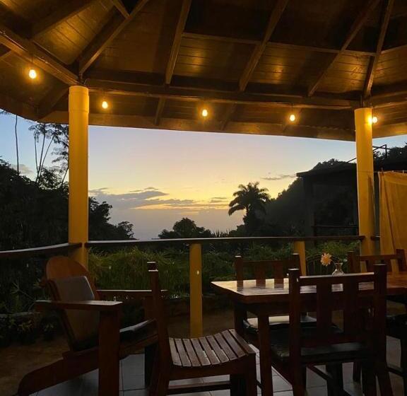 پانسیون Crescent Moon