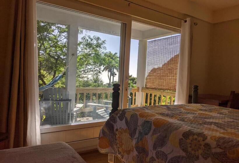 پانسیون Crescent Moon