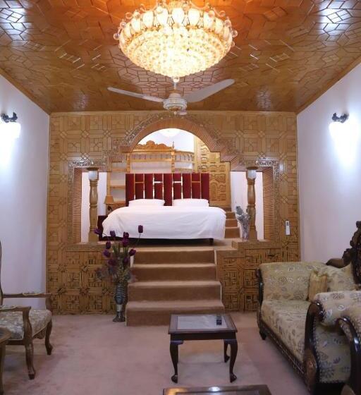 پانسیون Royal Guest House
