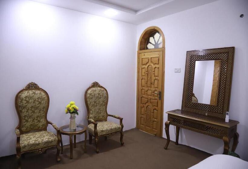 پانسیون Royal Guest House