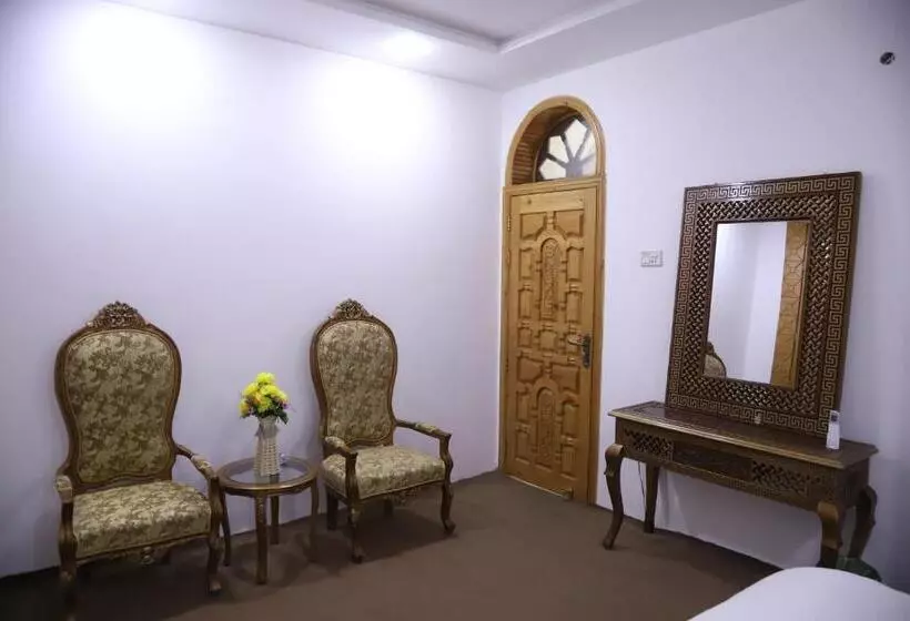 پانسیون Royal Guest House
