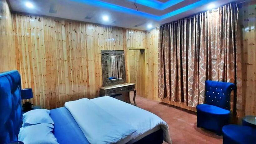 پانسیون Royal Guest House