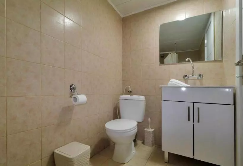 Retkeilymaja Motel Neve Midbar מוטל נווה מדבר
