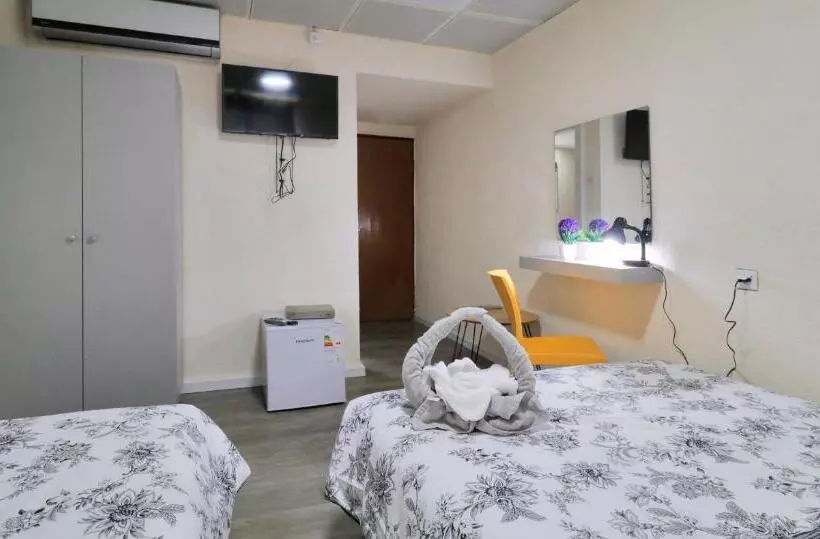 Retkeilymaja Motel Neve Midbar מוטל נווה מדבר