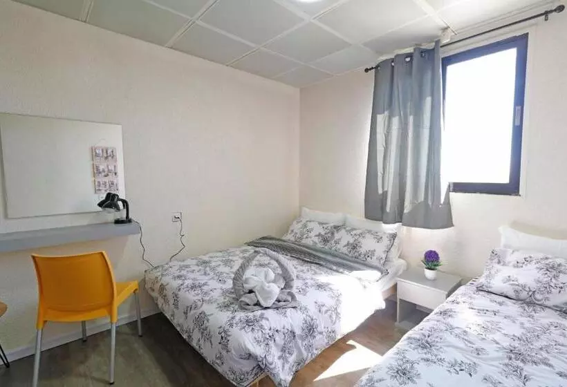 Retkeilymaja Motel Neve Midbar מוטל נווה מדבר