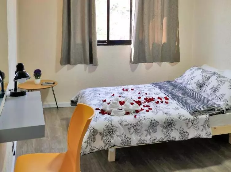 Retkeilymaja Motel Neve Midbar מוטל נווה מדבר