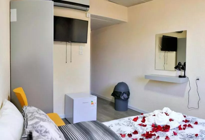 Retkeilymaja Motel Neve Midbar מוטל נווה מדבר