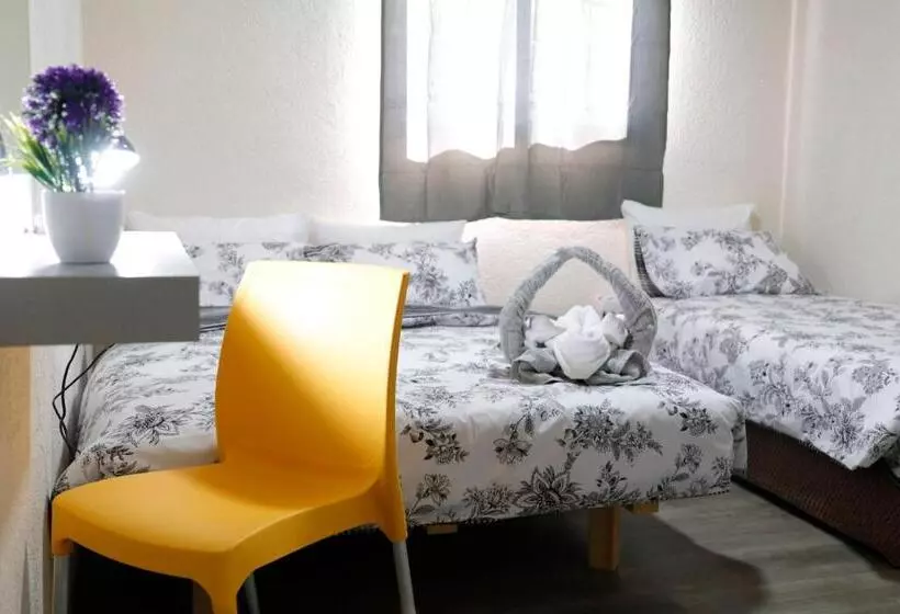 Retkeilymaja Motel Neve Midbar מוטל נווה מדבר