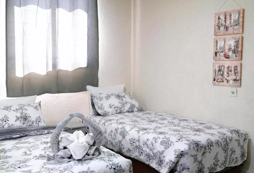 Retkeilymaja Motel Neve Midbar מוטל נווה מדבר