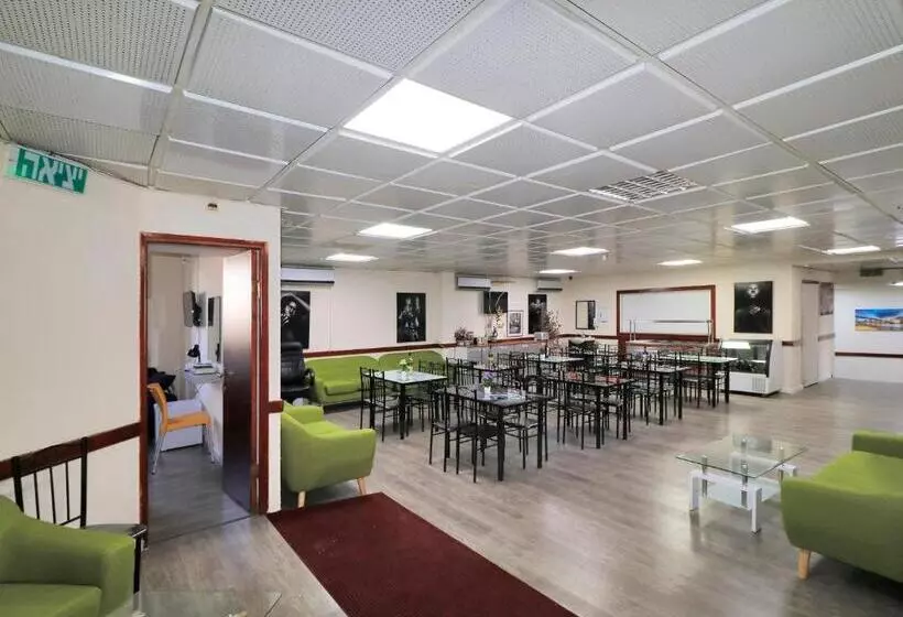 Retkeilymaja Motel Neve Midbar מוטל נווה מדבר