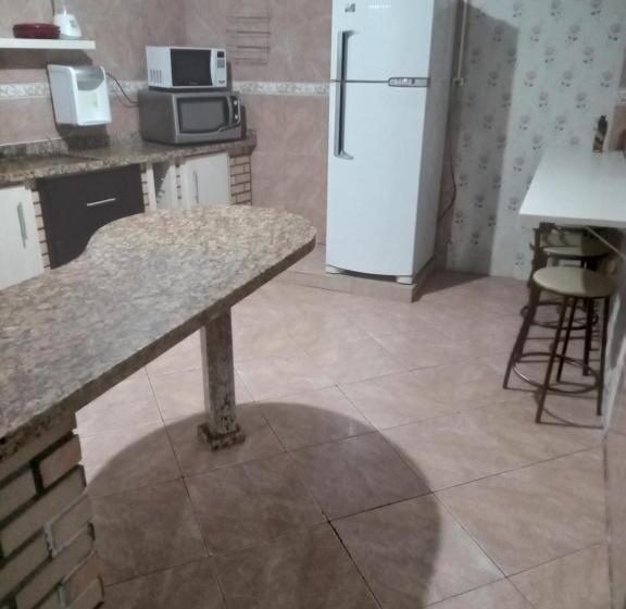 هاستل Suites Econômicas Beto Carreiro Word