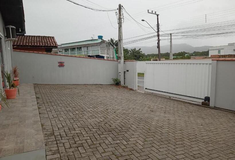 هاستل Suites Econômicas Beto Carreiro Word