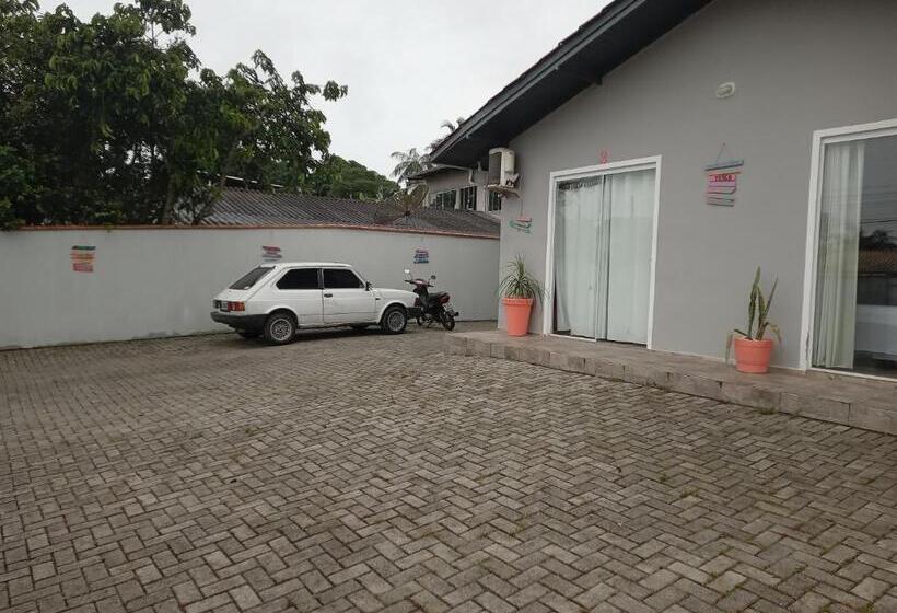 هاستل Suites Econômicas Beto Carreiro Word