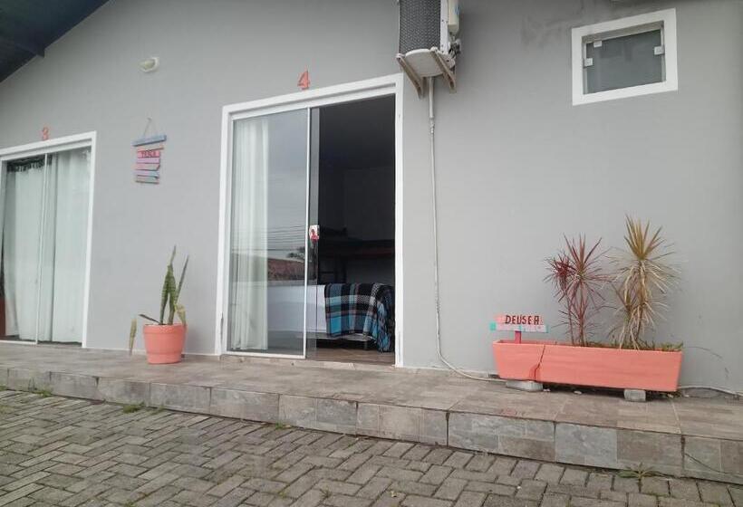 هاستل Suites Econômicas Beto Carreiro Word