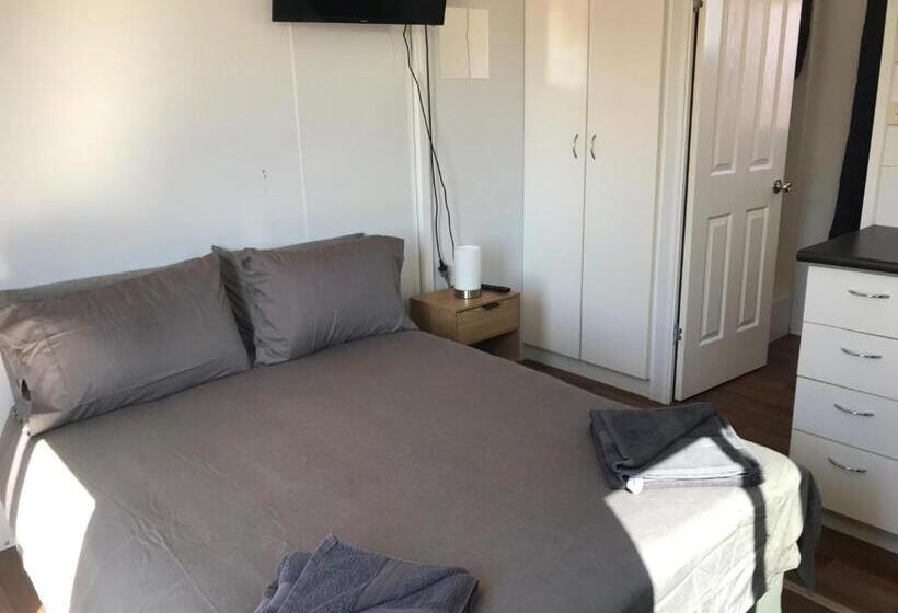 Australian Hotel Winton Cabins