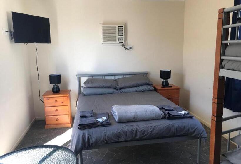 Australian Hotel Winton Cabins