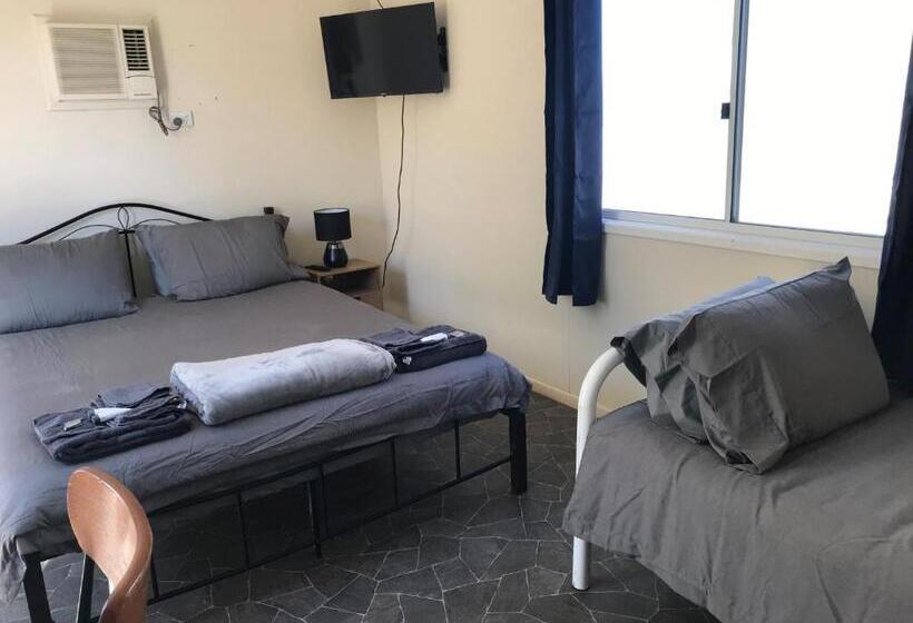 Australian Hotel Winton Cabins